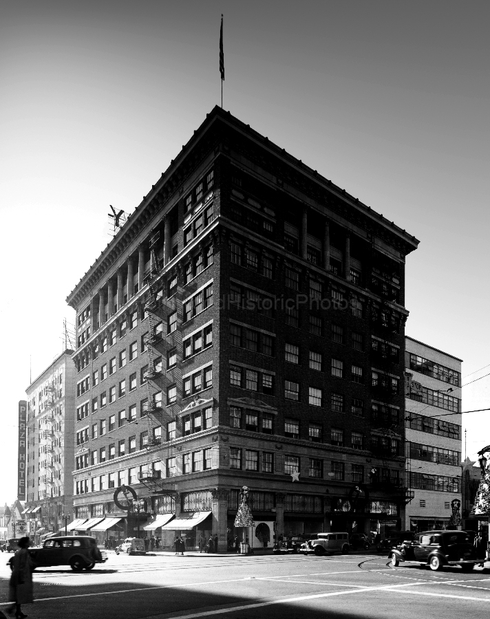 The Hollywood Plaza Hotel 1938 WM.jpg